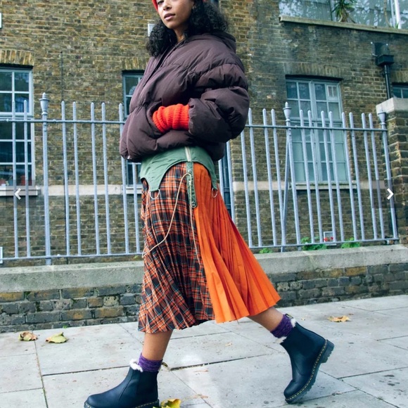 Fur lined Chelsea Doc Marten Boots size 9 women’s - Picture 10 of 10